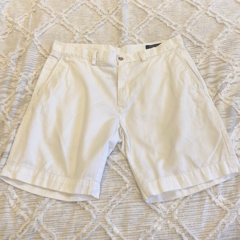 Men’s khaki shorts